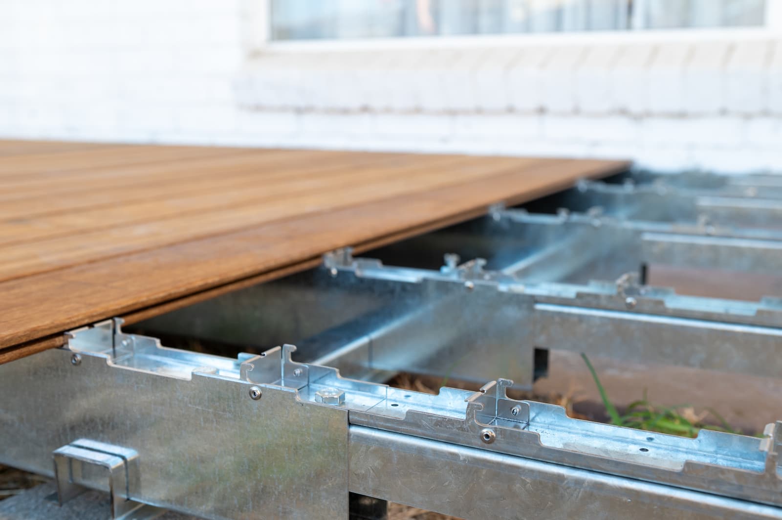 Installers working on Essier bamboo decking